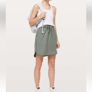 Lululemon On The Fly Skirt *Woven
Green color in size 4